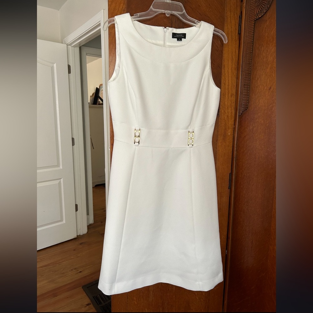TAHARI Arthur S. Levine | Women’s White Sleeveless Dress size 8